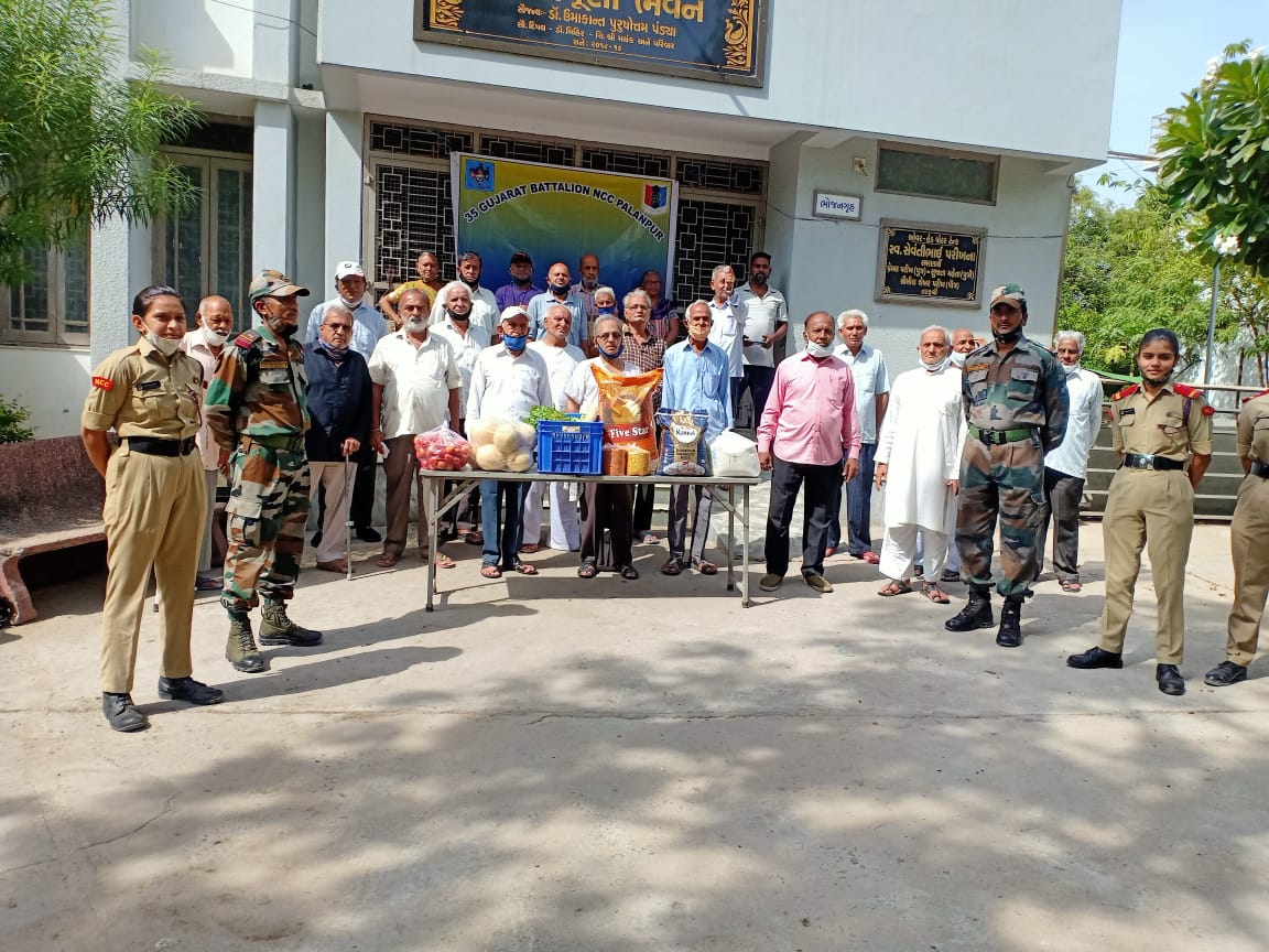 NCC_Dte_Gujarat's tweet photo. #EkMaiSauKeLiye
Cdts of Guj NCC Dte 35 Bn vis Shri Palanpur Hindu Samaj Vadil Vishranti Bhavan OAH Palanpur, carried rations,useful items &amp; spent time wid resdnts &amp; org brief cultural program incl ethnic songs by residents
@DefencePRO_Guj
@HQ_DG_NCC @CMOGuj @imBhupendrasinh https://t.co/mLWvVde90H