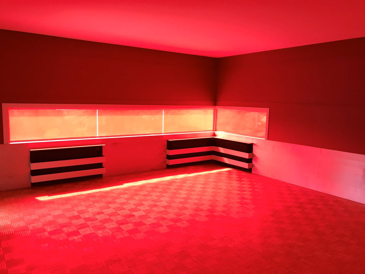 J-3
La #VillaCavrois rouvre ses portes le #19mai avec l’#expoUnit2105 !
Les installations de #MarieMaillard y interrogent les traces du passé, et également celles du présent et du futur... 
« Est-ce que cela s’est vraiment passé ? »
Les infos sur villa-cavrois.fr/Actualites/202…