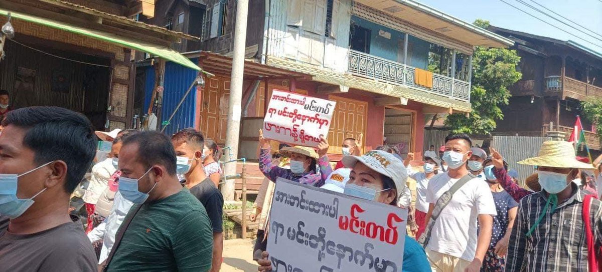 IrrawaddyNews's tweet photo. Hpakant continues daily protest

Residents in #Hpakant Township, a jade-mining hub in #Kachin State, took to the streets to continue daily protest against the military regime on Sunday.
(Photo: S-K) 
#WhatsHappeningInMyanmar https://t.co/C4lY1VvYWO