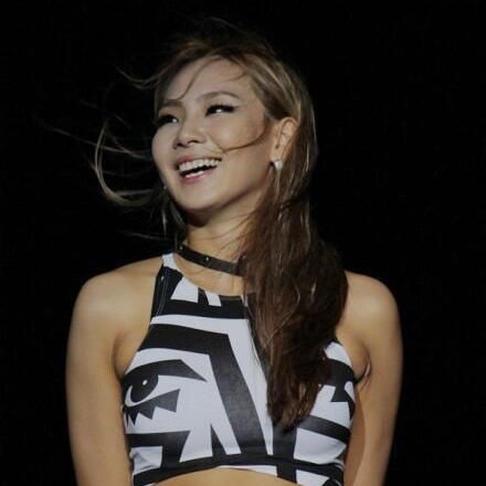 21HOURLY's tweet photo. her smile :( #CL #LEECHAERIN #리샤린 #2NE1 https://t.co/SnWTvxOalY