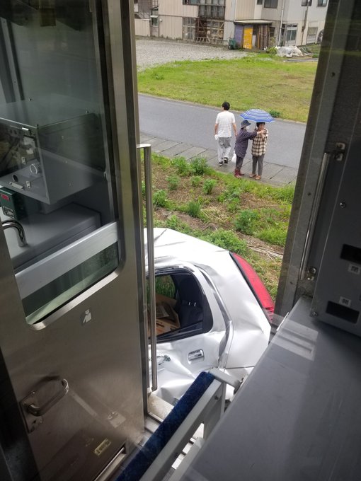 【車が大破】米坂線が軽自動車と衝突　