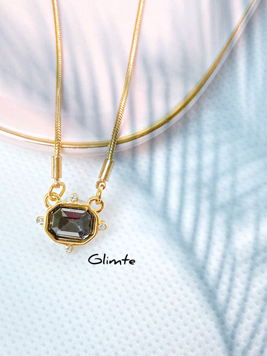 Glimteph's tweet photo. Power is when we feel confident with what we have on hand. Add this best seller of the week on your collection and exude POWER all day. Available on our official #shopee store. We send Elegance you can wear all day #ahopeehaul #shopeesale #glimte #goldnecklace #necklaceforsale https://t.co/vUaHI3gZmR
