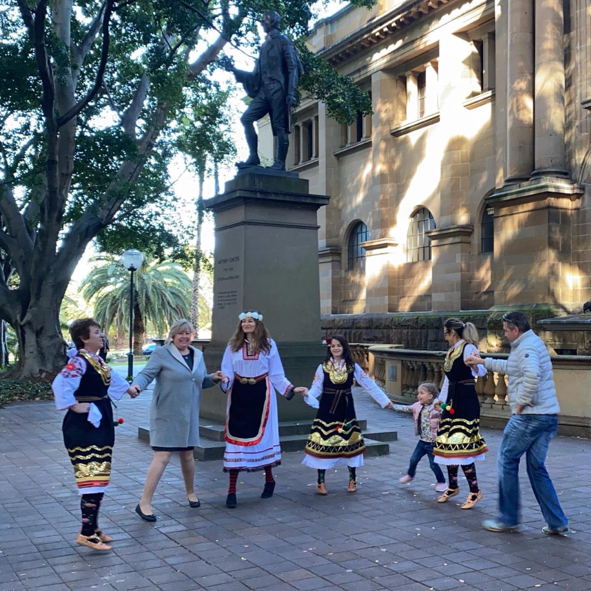 RodinaSydney's tweet photo. Traditional bulgarian horo, music and fantastic dancers are part of our Cyrilic festival at the State Library of NSW today🇧🇬#horo #bulgariandance #eventsydney #festival @m_culturalnsw #cyrillicfestival #alphabeth https://t.co/78nHck1uc6