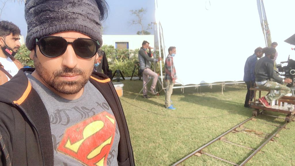 iRajanVerma's tweet photo. “Just one small positive thought in the morning can change your whole day....MustTry
#director #rajan_r_verma #jessujordaar #shootingtime #filmmaking #shobhnabhupatbodar #shivamjeminenterprise #vrundabrahmbhatt
#gujaratifilm #gujaratimovie #gujarati #chellodivas #actors https://t.co/V92nKH8G92