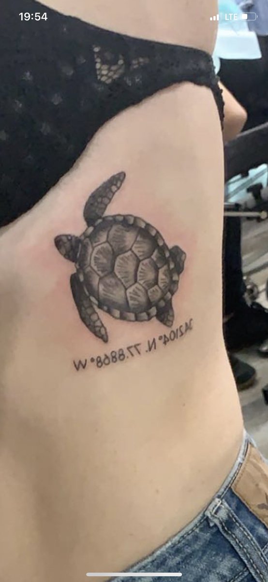 Obsessed with my new ink. Literally was so depressed today could hardly get out of bed so I decided to get two random tats. Nothing feels better than needles on your skin after a long day of crying in bed all day. 😂🌴🐢 ink always helps heal a broken heart. 🖤