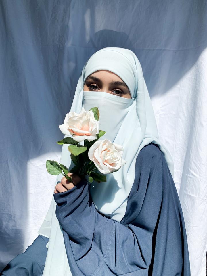 ابقي الورود امام عينك دائماً فيمكن لجماله أن يغير كل شيء سيء فيك
صباح الخير