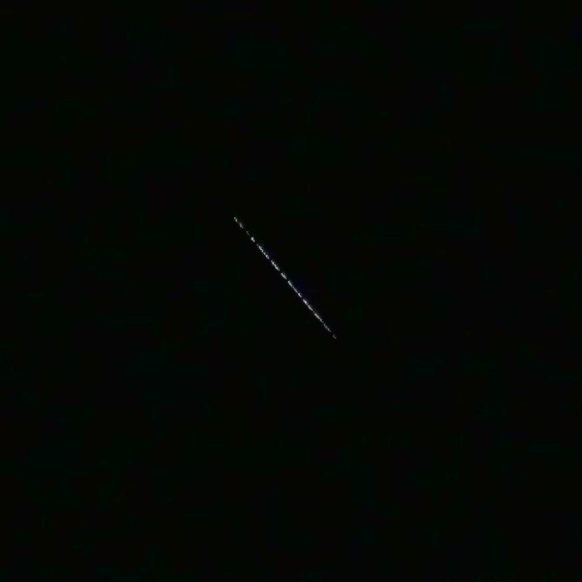 cide411's tweet image. Just saw this pass over us @rocheharbor @KING5Seattle #meteor or #spacejunk #UFO ?