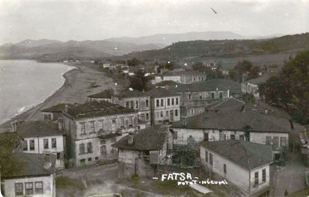 1930 lu yıllarda Fatsa işte böyleydi...Fotoğrafı yine Ordu'nun görsel hafızası Temel Uzlu (Foto Nucumi) tarafından körüklü makinesiyle bir cami minaresine çıkıp cam filme kaydetmiş.. Teşekkürler ustam. Ruhun şad olsun.