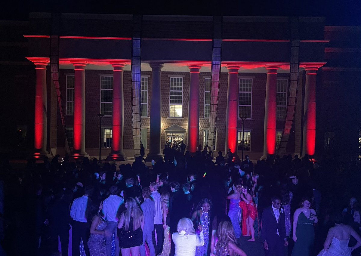 2) Not a better venue in the #ETXRepublic to hold the 2021 <a href="/TLRedRaiders/">Tyler Legacy High School</a> “Vintage Prom” than right here 👇👇👇 in our beautiful courtyard…A great time was had by all &amp; it was so awesome seeing our Seniors Smile, Laugh &amp; Dance #ThatsAWrap🎬