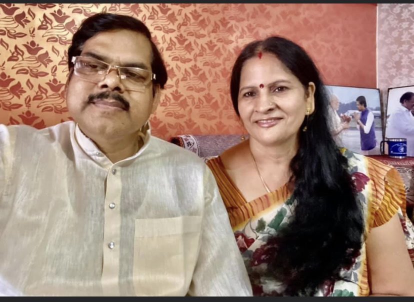 mkrtiwari_bjp's tweet image. हमारे वैवाहिक वर्षगाँठ पर हज़ारों की संख्या में प्राप्त आपके आशीर्वाद,प्यार और शुभकामनाओं से अभिभूत हूँ ।आप सभी का हृदय से आभार ।ईश्वर आप सभी स्नेहीजन शुभचिंतकों को सपरिवार स्वस्थ रखे । @BJP4Bihar @BJP4India @Gopalganj4BJP @bjym_gopalganj @GopalganjNews @BJP4UP