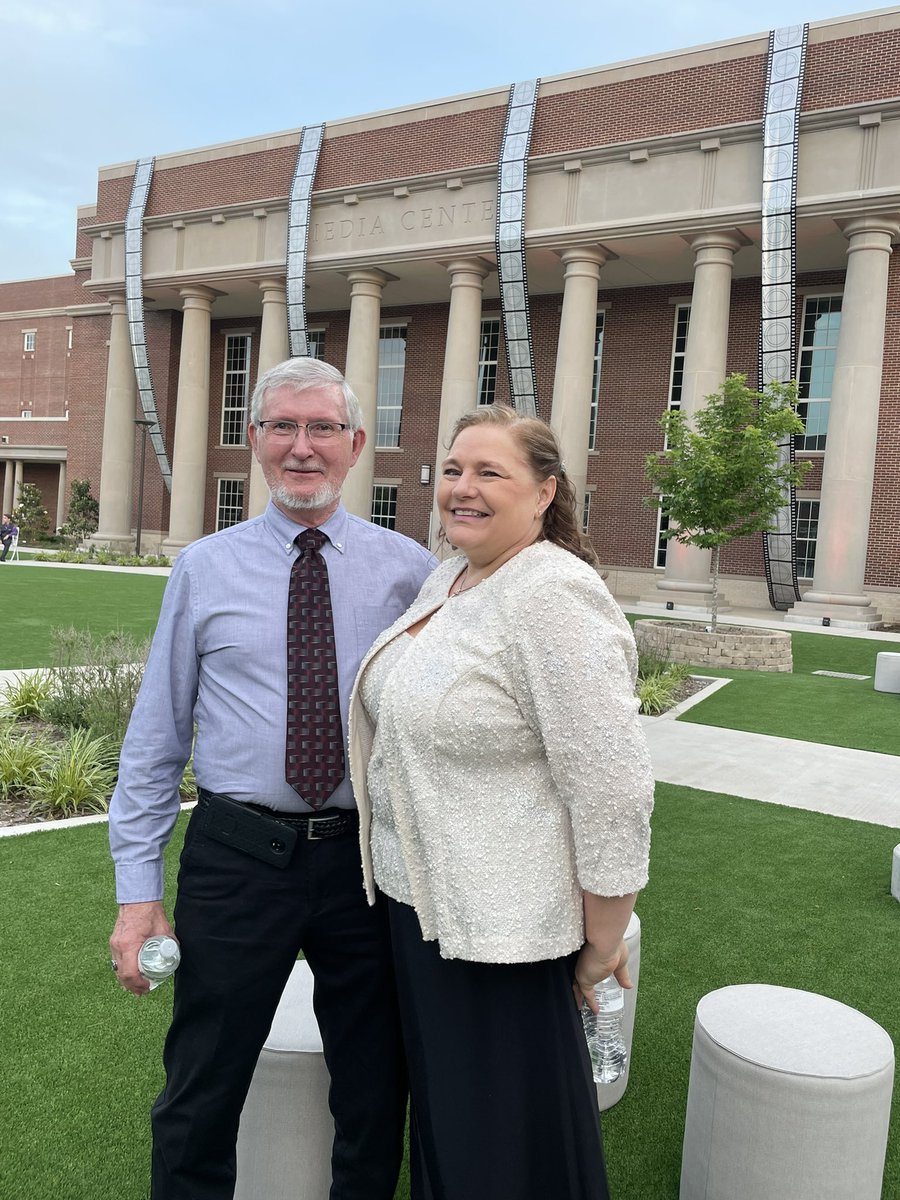 3) Not a better venue in the #ETXRepublic to hold the 2021 <a href="/TLRedRaiders/">Tyler Legacy High School</a> “Vintage Prom” than right here 👇👇👇 in our beautiful courtyard…A great time was had by all &amp; it was so awesome seeing our Seniors Smile, Laugh &amp; Dance #ThatsAWrap🎬