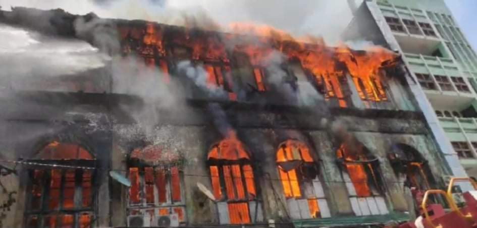 <a href="/shafiur/">Shafiur Rahman</a> Breaking News 
Terrorists burnt Theingyi Market from Pabedan Township, Yangon. These photos are taken around 12:30. Locals said it's level 3 and still burning.
#May16Coup
#WhatsHappeningInMyanmar
