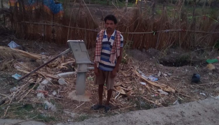 RameshMeher_'s tweet photo. Respected @dmboudh kindly take necessary action . https://t.co/uO8LcCksOn @gapg_dept @PRDeptOdisha
Repairing Tubewell / #Dalitpada(Narayanpur village) of #Harbhanga Block
@CMO_Odisha @MoSarkar5T @EEPHDSBP https://t.co/3rRWqzWtKA