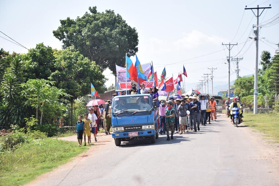spring21MM's tweet photo. On May 16, thousands of people took part,in General, Strike against Military Dictatorship in #KoneThar village in #Demawso Township.Though Junta's suppressing our voices for Democracy every day, these brave civilians never give up on Democracy.
#May16Coup
#WhatsHappeningInMyanmar https://t.co/GQNpEqX9IU