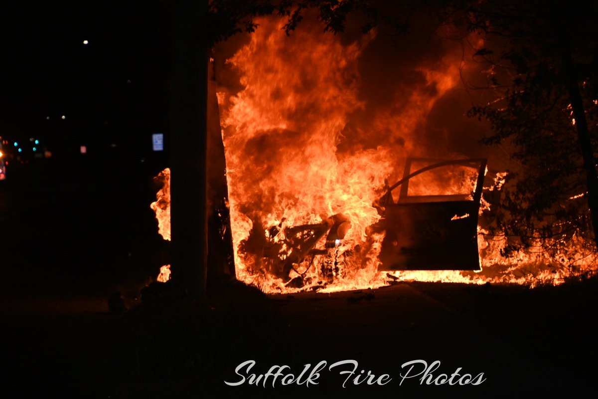 SuffFirePhoto's tweet photo. Just after 12:30 @MasticFD and multiple ambulance companies responded along with @SCPD7thPrecinct officers for a crash where a car hit pole. On Arrival the car was well involved. Mtipl people transported to hospitals. 1 to Stony Brook. #involvedauto #BreakingNews https://t.co/ktfRbGOhHW