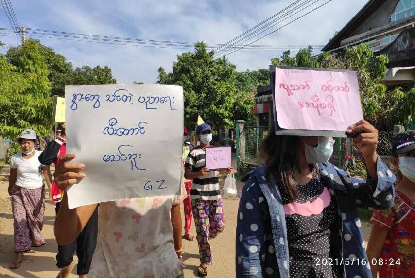 Myanmar_Now_Eng's tweet photo. Residents of Kanetthiri village in Tanintharyi Region’s Thayatchaung Township again marched in protest of the military regime on Sunday. #WhatsHappeningInMyanmar https://t.co/XGW5UrmPDr