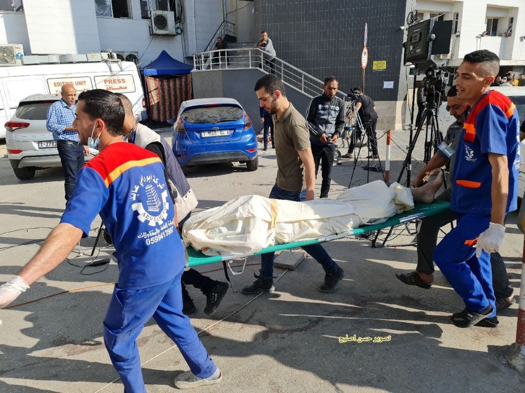 مراسل شهاب: 15 شهيداً حصيلة غارات الاحتلال على منازل المواطنين في شارع الوحدة بحي الرمال في مدينة غز...