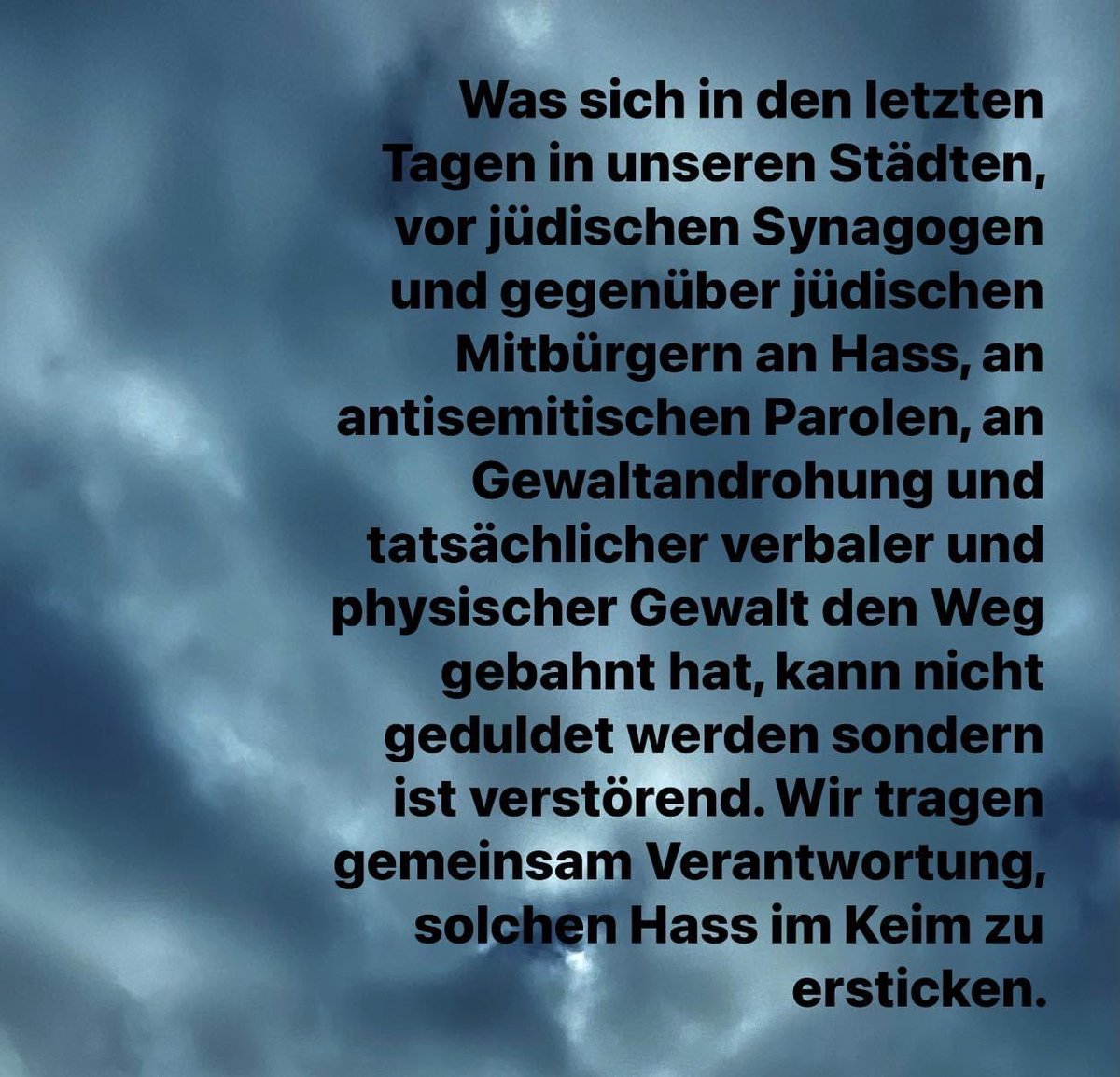 Beten wir für alle, die von Gewalt bedroht werden - hier bei uns! Sind wir solidarisch gegen jede Form des Antisemitismus! 
Beten wir um Deeskalation im Heiligen Land, für eine friedliche Lösung, für alle, die Macht haben, auf die Situation im Nahen Osten einzuwirken.