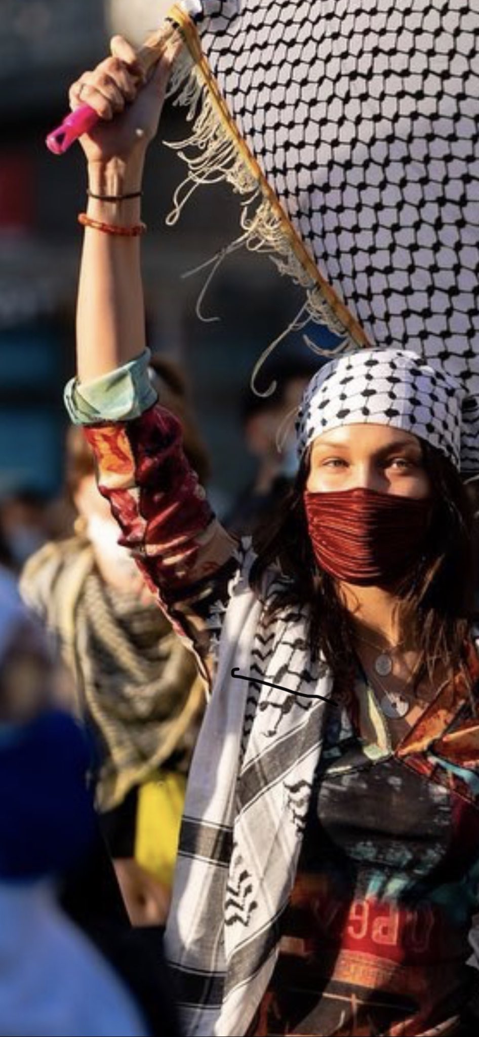 Vengeance Is Mine Pa Twitter Bella Hadid Joins Pro Palestine March In Nyc Wearing A Traditional Dress A Keffiyeh A Face Mask And Waving A Large Palestinian Pale Flag As She Marched Along With Thousands Of Others Https T Co Thtz3k5yof