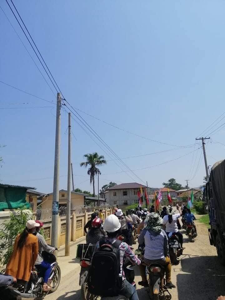 The motorcycle strike in Kyaukme by local residents, which marches everyday to overthrow the military dictatorship, was continued today. #WhatsHappeningInMyanmar #MilkTeaAlliance #May16Coup #NoFlyZoneInMyanmar #HumansAreNotShields