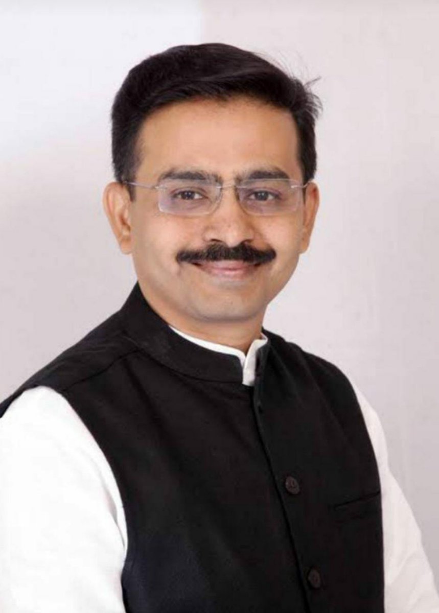 RushikeshMiraj3's tweet photo. Today early morning when I heard the news that our eminent leader sir @SATAVRAJEEV ji has passed away I was schoked and feared, as  Maharashtra losses a strong youth face. Rest in peace sir 🙏🏻 you will be always remembered sir. 

@IYC @srinivasiyc @Allavaru https://t.co/KNFqE1w8Cy