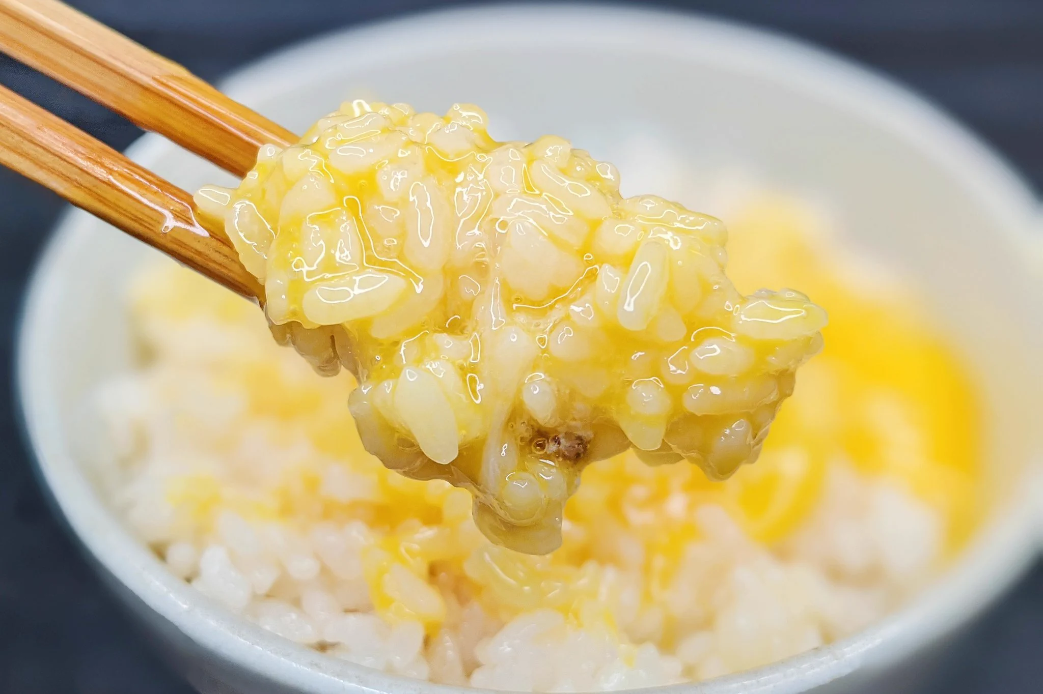 食べ始めると止まらなくなっちゃいそう！バター&ポン酢を使った卵かけごはんレシピ！