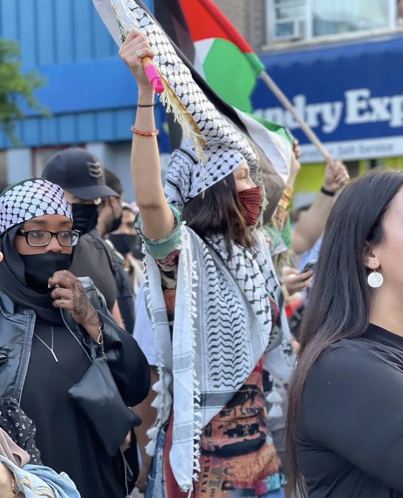 ranaalnsour's tweet photo. وبتجي وحدة عندها كم ألف بتقلك "أنا مُقيدة بالمحتوى إلي بنزله". https://t.co/offa06PBDZ