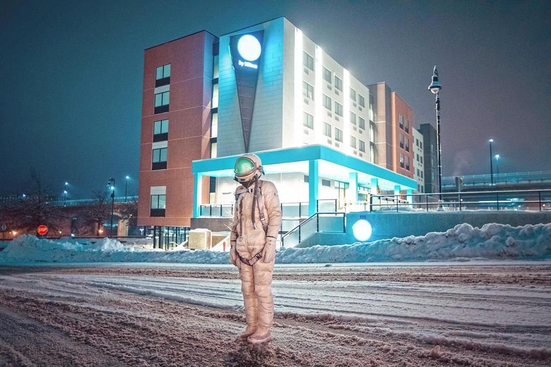 mixdevil66's tweet photo. “The Lonely #Astronaut”: Melancholy #Photography Series by #KarenJerzyk: "I used the empty New York City streets as a futuristic dystopian backdrop to accompany a single lone astronaut during the Covid pandemic." https://t.co/lbHr7WrSzQ https://t.co/Oww3N11zJE