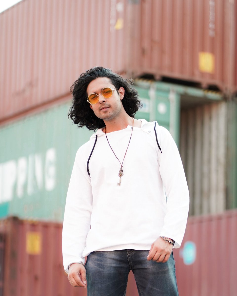 Imdvsh's tweet photo. Style is a reflection of your attitude and personality 🤞
#bekind ✨
. 
. 
📸 - @chintanprajapati21 
. 
. 
#actor #actorslife #bepositive #motivation #style #devesh #deveshsharma #ulmuka #radhakrishna #radheradhe 🙏 https://t.co/7le44HsJ43