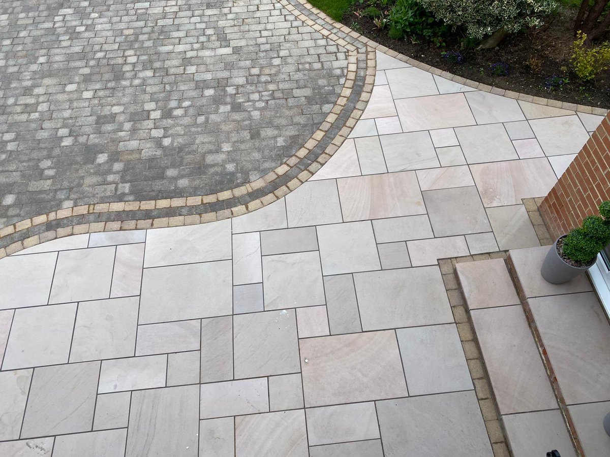 Recently completed driveway and landscaping using Marshalls Tegula and Towngate Sawn @MarshallsReg #landscaping #driveway