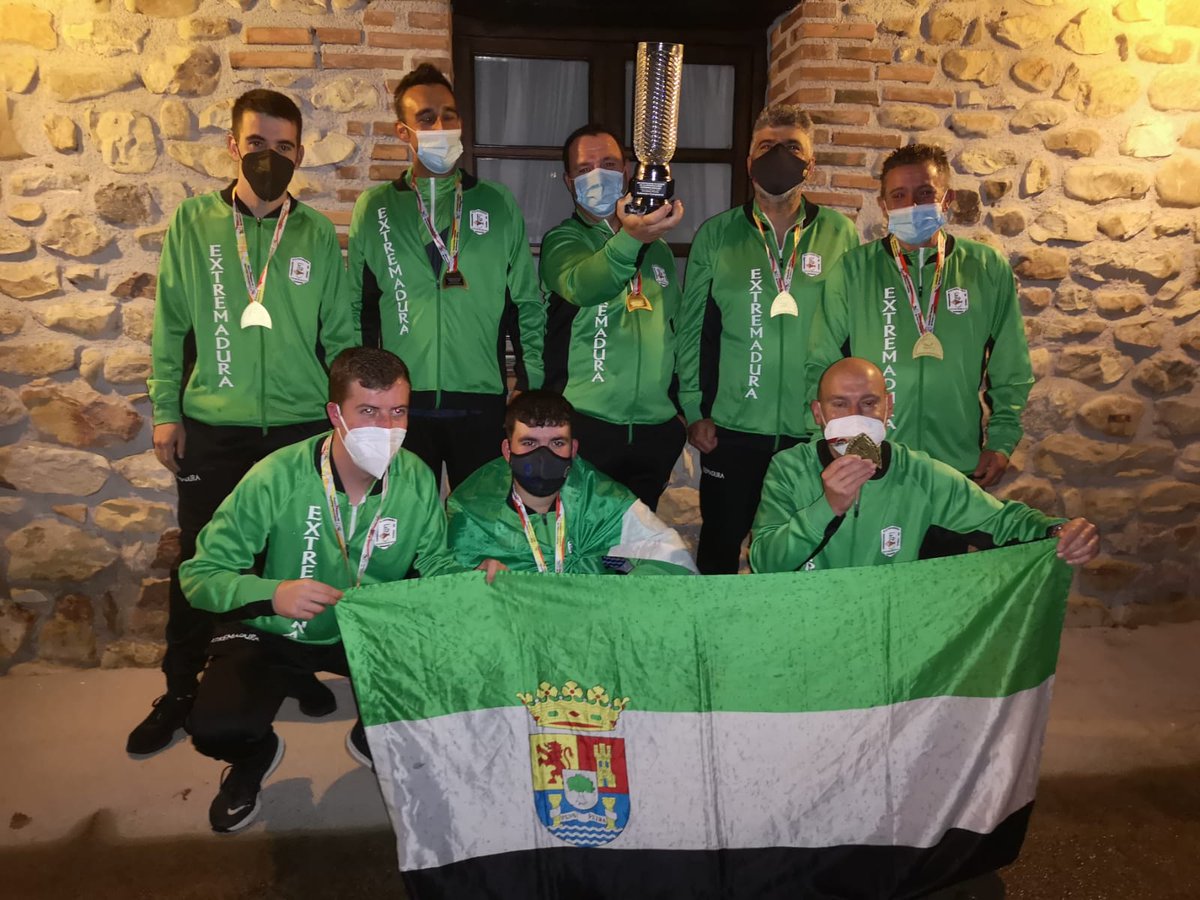 Extremadura Gana el Campeonato de España de Salmónidos a Lance!! Celebrado del 14-15 de mayo en Asturias.
Con esta medalla se demuestra el alto nivel de los trucheros extremeños!!
#somosdeporte
@DXTextremadura