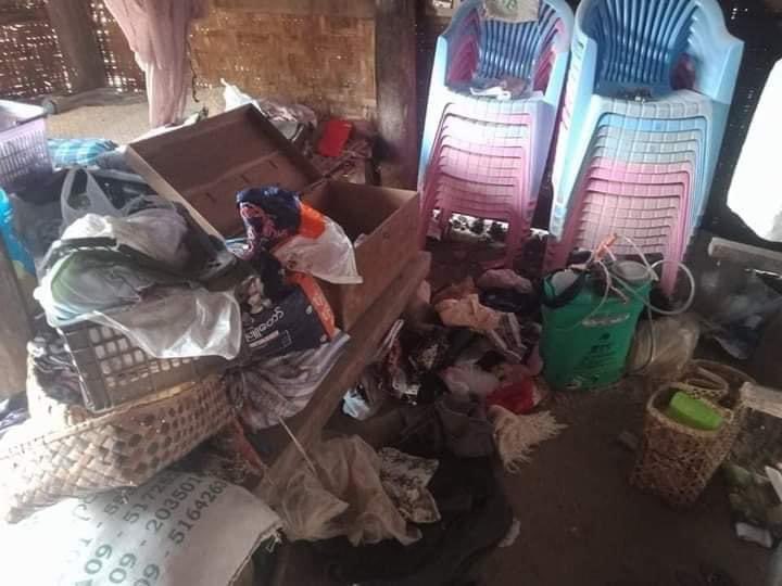 hannayuri_twt's tweet photo. The junta's armed forces were unable to track the people they wanted to abduct.Still,they raided houses and confiscated property, but they destroyed property they couldn't use in #Sagaing Division's Kin Oo Township in Kan Thar Yar village.
#May16Coup #WhatsHappeningInMyanmar https://t.co/gNgo6ALiZy