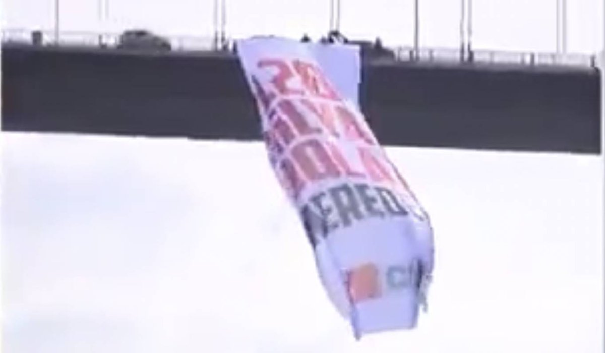 Boğaziçi Köprüsü’nde dev “128 Milyar Dolar Nerede?” pankartı 

sendika.org/2021/05/bogazi…