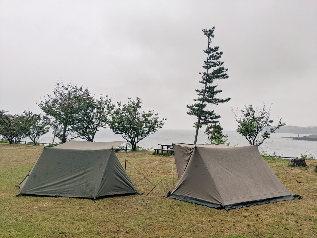 チキューギ 地球遊戯 ゆう 全国キャンプ第12弾 秋田県にかほ市 三崎公園キャンプ場 小雨だけど目の前が海っていう最高のロケーションでしかも風が無く気温もちょうど良いめっちゃくちゃ気持ちいい時間が過ごせてる キャンプ 全国