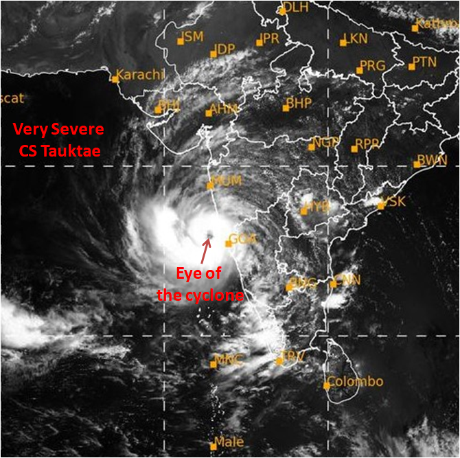 Indiametdept's tweet photo. Very severe cyclonic storm 'Tauktae' has intensified further in last 3 hours. The eye of the cyclone is now cleraly observed in the INSAT-3D satellite imagery at 1130 IST. The diameter of eye is roughly 4 km with eye temperature -5.2°C. The wall cloud top temperature is -93°C. https://t.co/b5vxre0j7Z