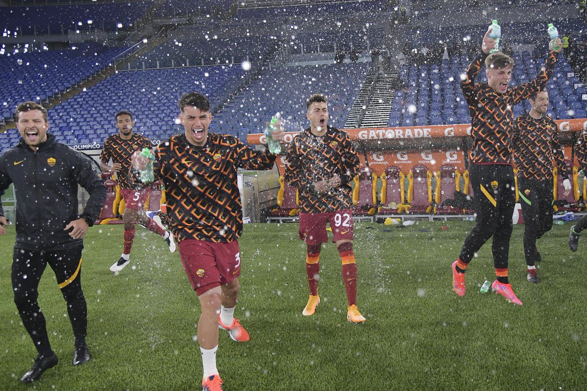 OfficialASRoma's tweet photo. Buongiorno! 💛❤️ https://t.co/FBlTFmyv3a