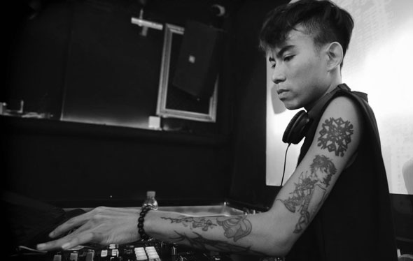 Awesome hard Techno mix from Kaza! - is.gd/q6Z69T -