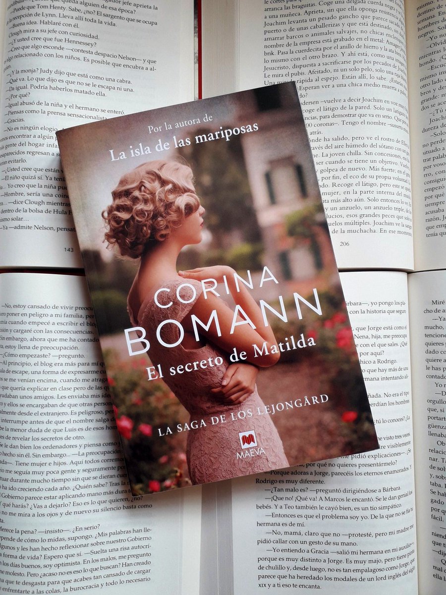 YoLeoNovela's tweet photo. 📣¡Hola, lectores! Les traigo la reseña de #ElsecretodeMatilda de Corina Bomann  

🔗https://t.co/v70plJEPZV

Los detalles narrativos de los paisajes y de los personajes son denominador común de esta escritora pues es el lienzo que ha empleado para pintar este libro.
#yoleoNovela https://t.co/cZSwgGQ7Yn