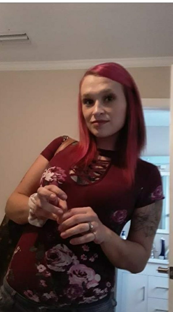 I have a badass hairstylist in the Melbourne area that was able to turn my bright ass red hair into platinum blonde on only the second visit. How much do you love this look?? Do you prefer me as a red head or as a blonde??? Lmk! 😘