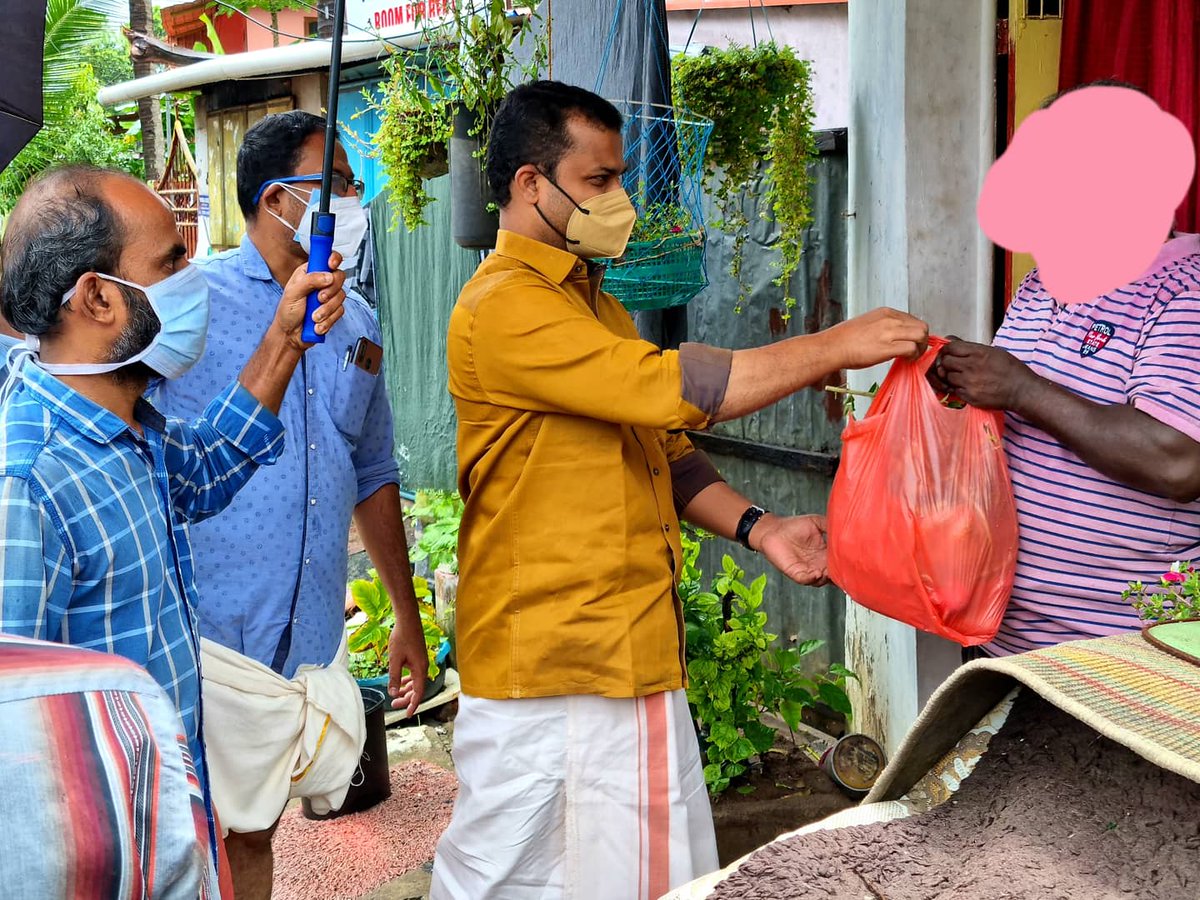 vkprasanthtvpm's tweet photo. കിറ്റ് വിതരണം CPI(M) ഊളമ്പാറ ചെമ്പകമൂട് ബ്രാഞ്ച് , https://t.co/ItQlA6hR6q