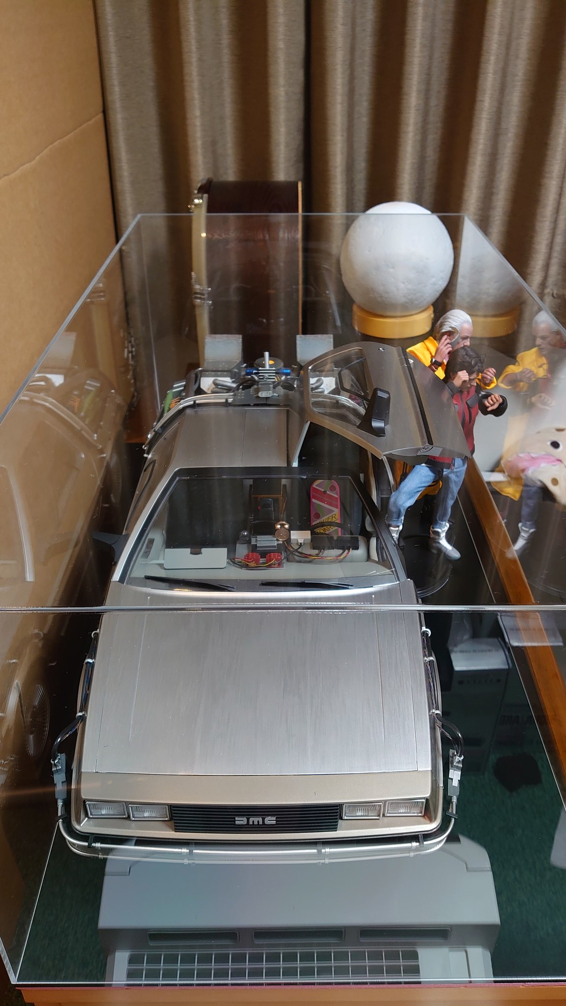 ホットトイズ　1/6　デロリアン用ディスプレイケース（アクリル） LAGDOOL(ラグ)🐺 on X: 