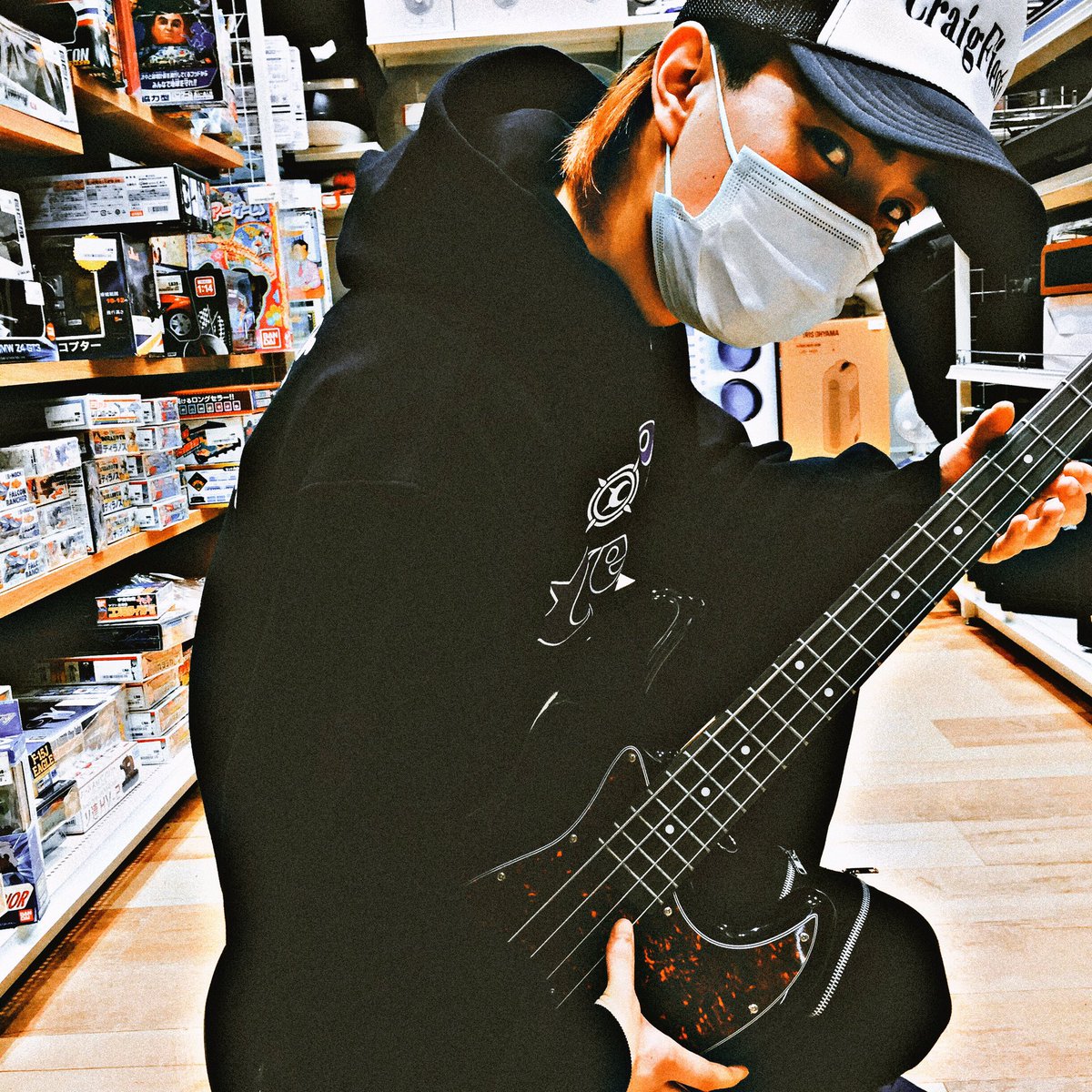 これはCraig Fiestaが作った、 Coolな、パーカーとキャップ