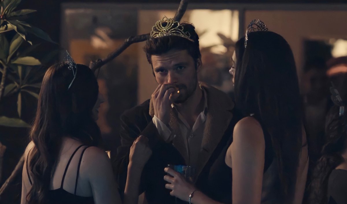 sharmstyles's tweet photo. thinking about sebastian stan wearing a tiara https://t.co/begrHgZo8U