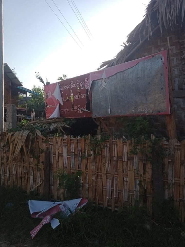 YUKE226205's tweet photo. The junta's armed forces were unable to track the people they wanted to abduct.Still,they raided houses and confiscated property, but they destroyed property they couldn't use in #Sagaing Division's Kin Oo Township in Kan Thar Yar village.
#May16Coup #WhatsHappeningInMyanmar https://t.co/KoCjYyXxzb