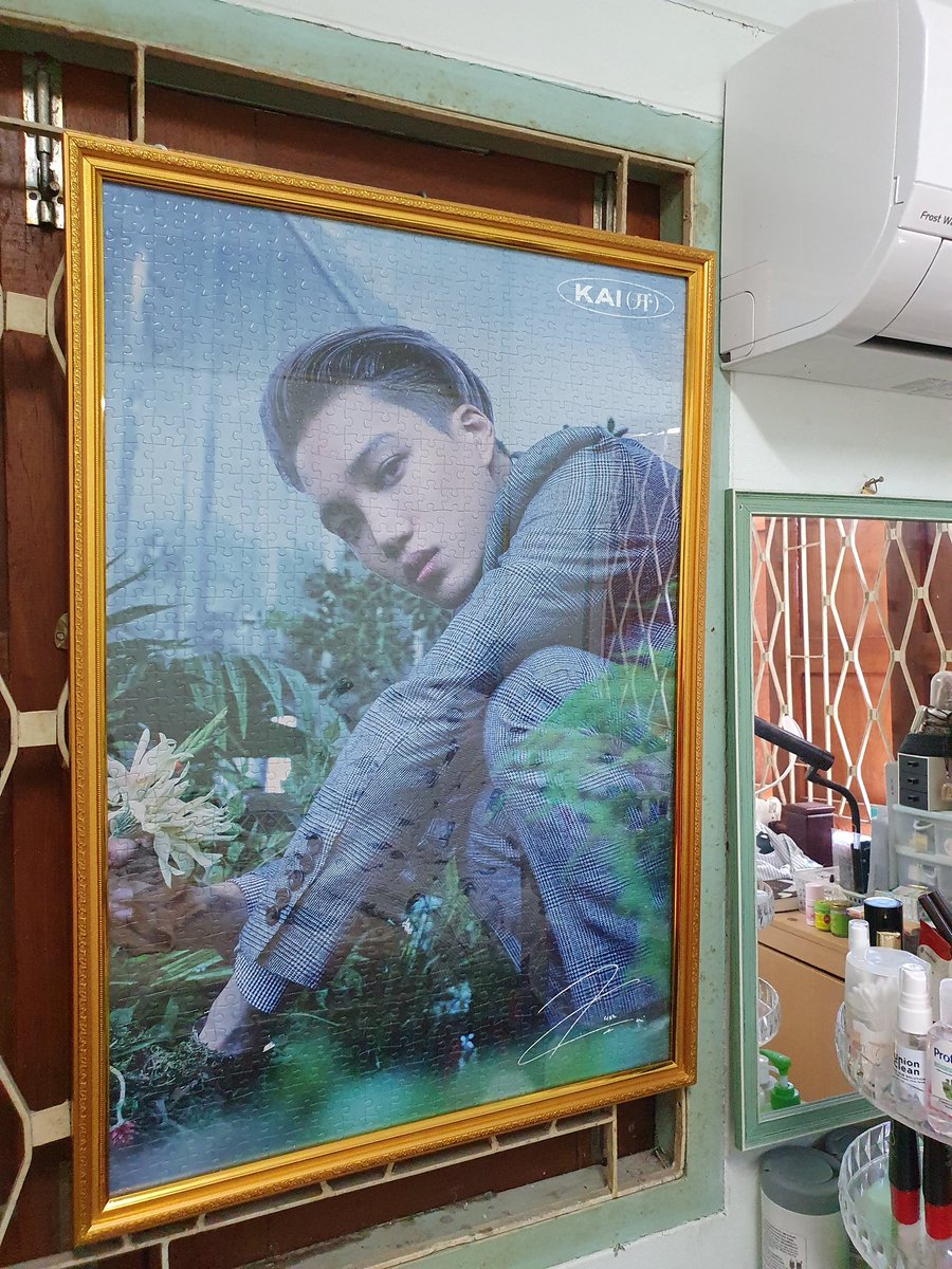 วันนี้เชิญพระบรมฉายาลักษณ์ขึ้นแขวนแล้ว 
ขอพระองค์ทรงพระอืมยิ่งยืนนาน