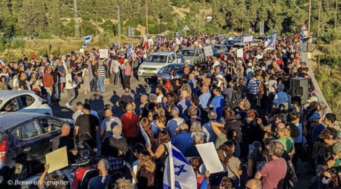 SophiaAram's tweet image. Et pendant ce temps là à Jerusalem, Tel Aviv, Kfar Saba, Haïfa, des juifs et des arabes choisissent la paix.