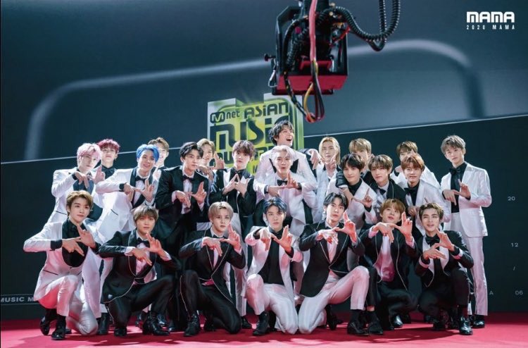 อะไรไม่รู้ เหมือนไม่ใช่งานประกาศรางวัล แต่เหมือนงานแต่ง 555555555555555