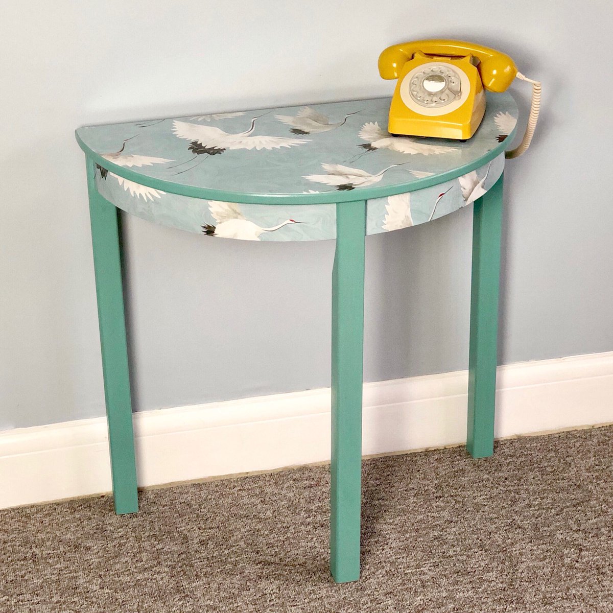 We love being able to bring the outside in with our furniture and these flying cranes are just beautiful to look at 💙 #UKGiftAM #UKGiftHour #shopindie #giftideas #naturegiftdays #HappySunday 

dollydiditldn.etsy.com/listing/942197…