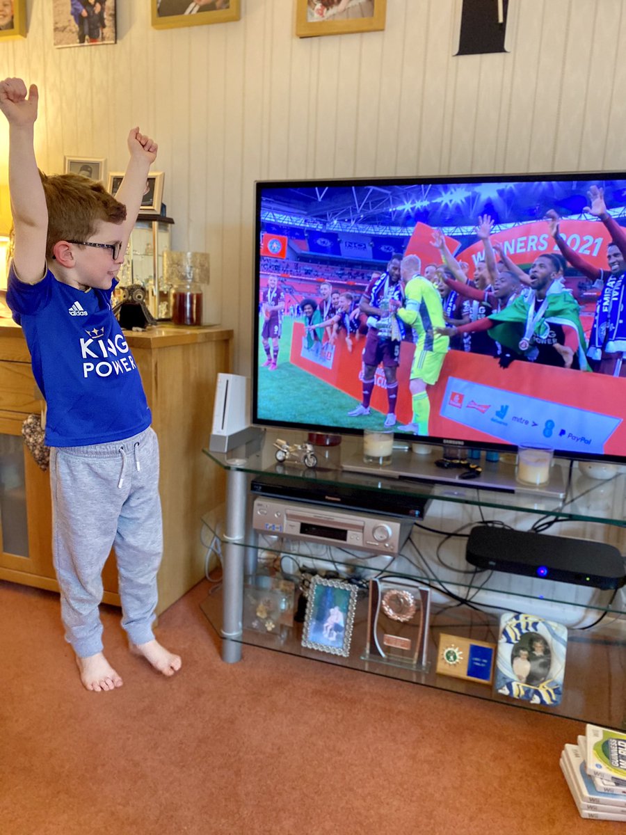 AStringer13's tweet photo. 💙🏆 F A  C U P  W I N N E R S 🏆💙

#leicester #leicestercity #foxes #facupwinners #teddy #leicesterbear #happyboy #blues #celebrate #cheer #winners #trophy #wembley #stadium #lcfc https://t.co/26msODVXL9