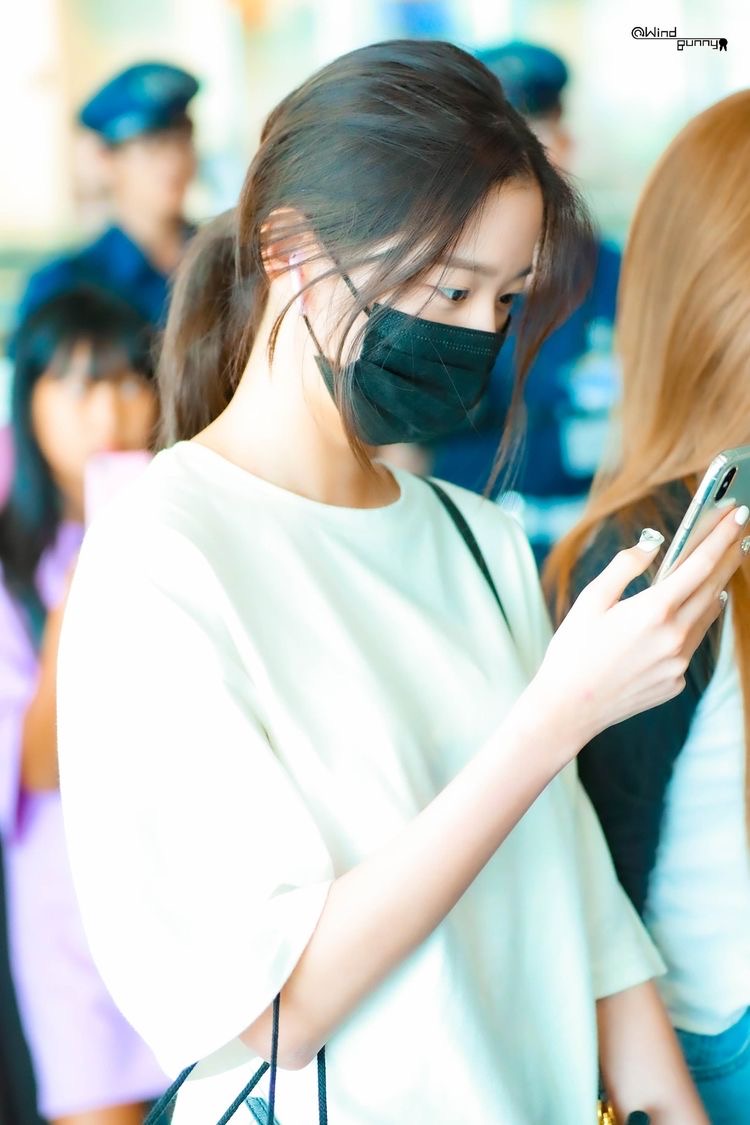 hourly wonyoung tweet media